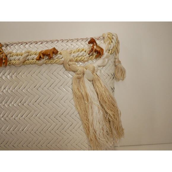 VTG OGGI DOMANI Straw Clutch Purse Handbag Cream with Carved Animals Fringe - Picture 4 of 16
